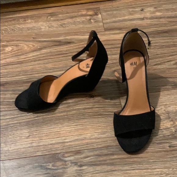 Heels - Picture 1 of 2